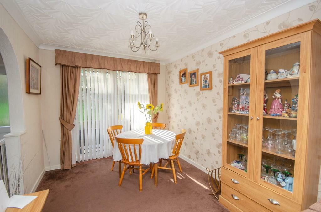 Dining room pic 3.jpg