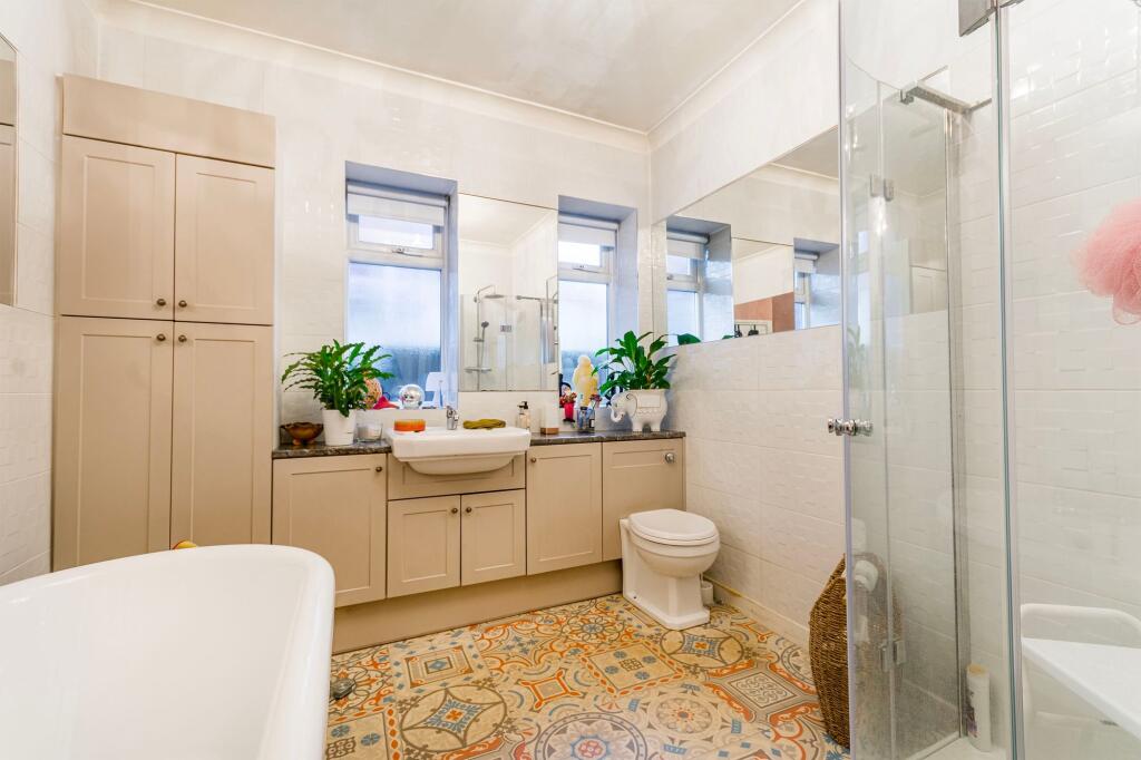Four piece bathroom suite