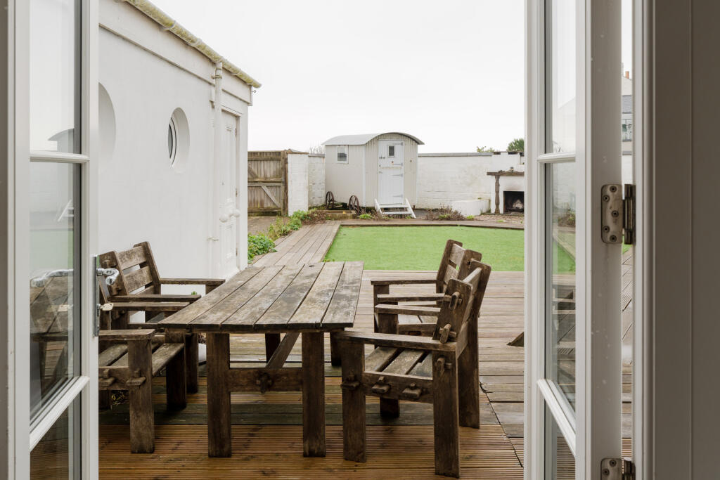 262482 - Trafalgar Cottage, North Road CT14 8BJ...