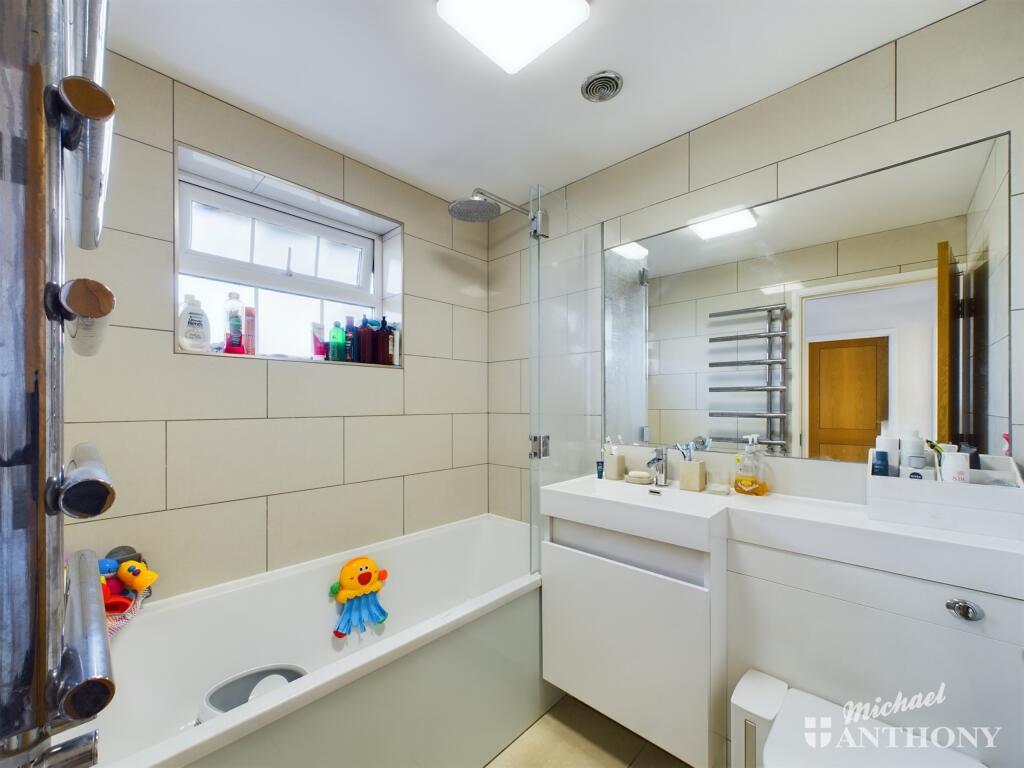 CAM03218G0-PR0473-STILL007