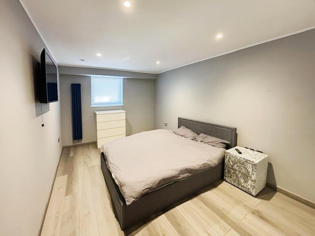 4481126f-Bedroom 202.jpg