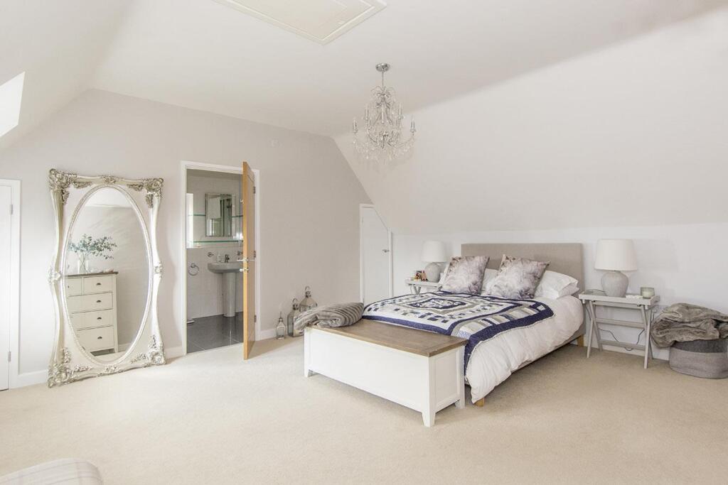 Master Bedroom &amp; Dressing Area