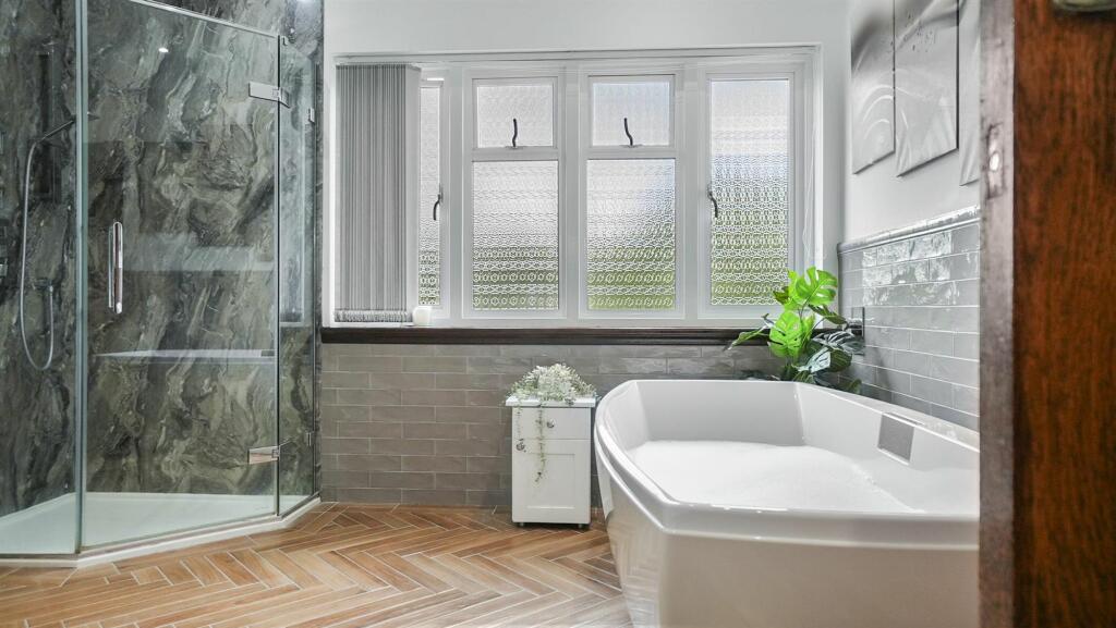Main bathroom