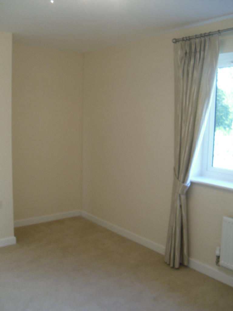 Bed 1 Wardrobe Gap