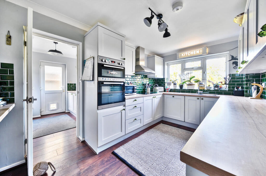 12-6819d11e0967e-...