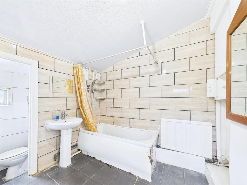 9 - 3 bedroom terraced house.jpg