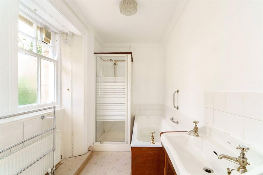 Family Bathroom 2