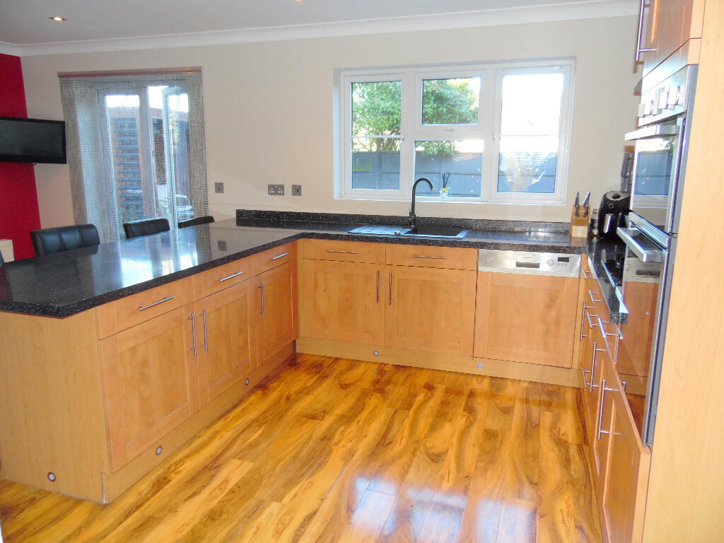 KITCHEN/BREAKFAST RM