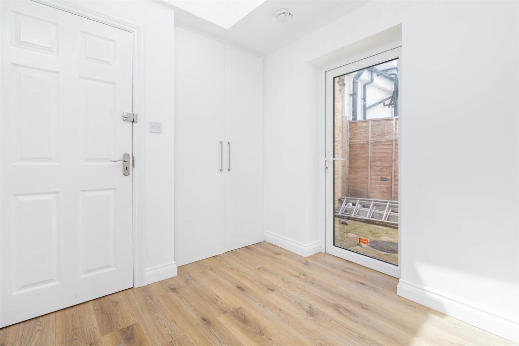 Davies___Davies-78_Stroud_Green_Road-11.jpg