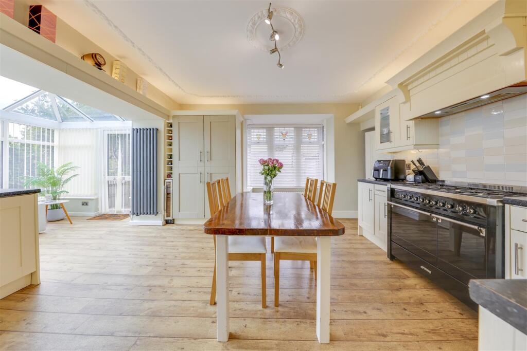 Open Plan Kitchen / Dining