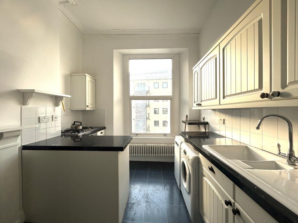 Kitchen (2) 