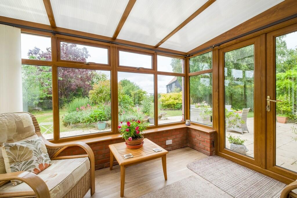 1440px-Hedgehogs-...