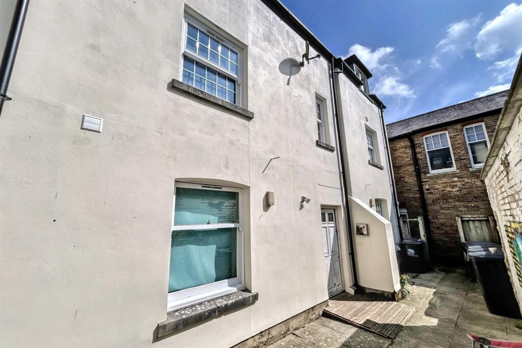 17-18 High East Street