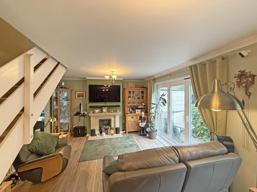 Edwards Close 27 - Lounge 3.jpg