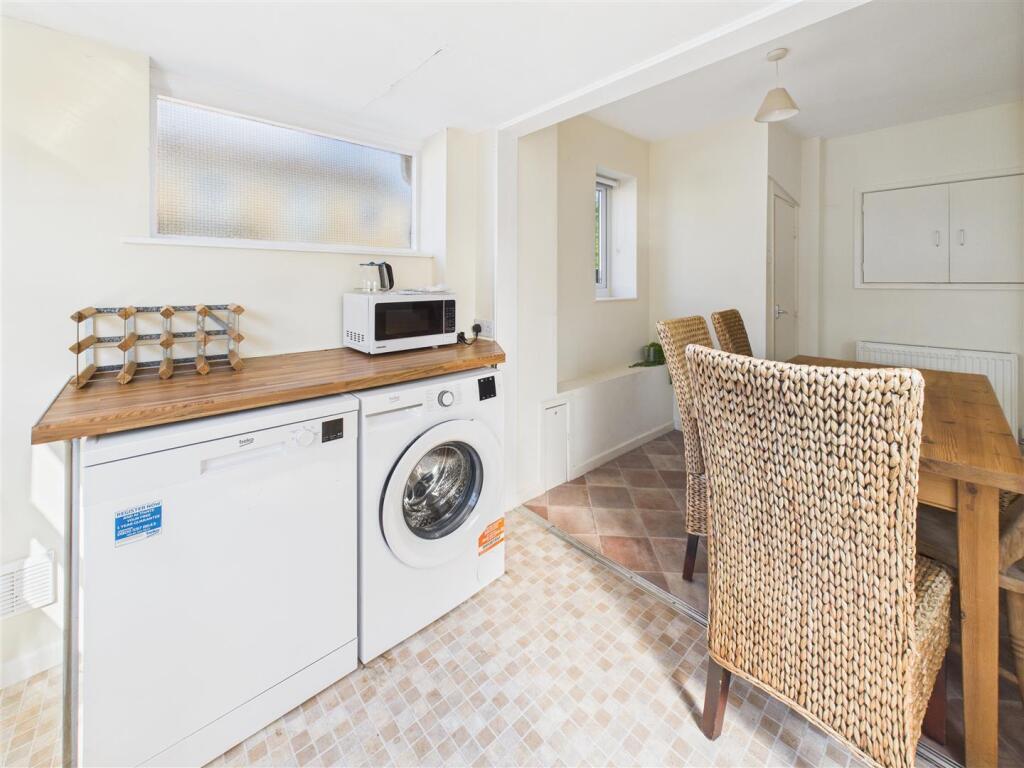 kitchen 2.jpg