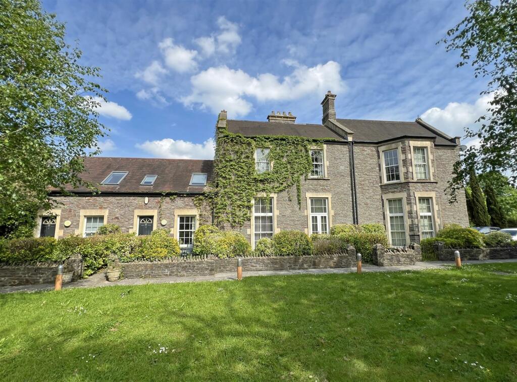 4 - Block of Flats For Sale, Hambrook, Bristol.JPG