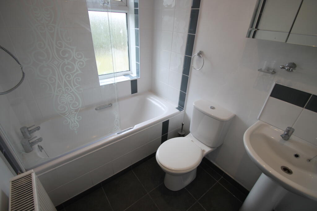 Bath-WC.JPG