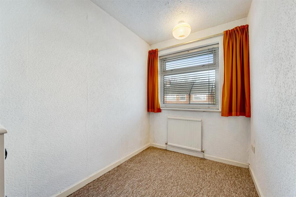 72 Sinclair Avenue bedroom 3.jpg