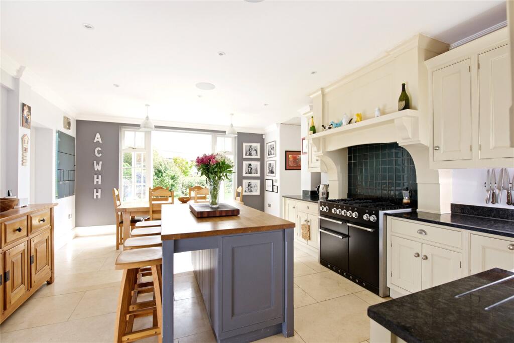 Kitchen/Breakfast Rm