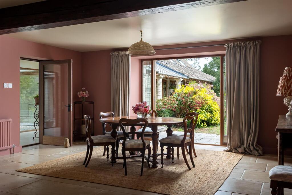 46 - High Barn - GL6 0QA - Web.jpg