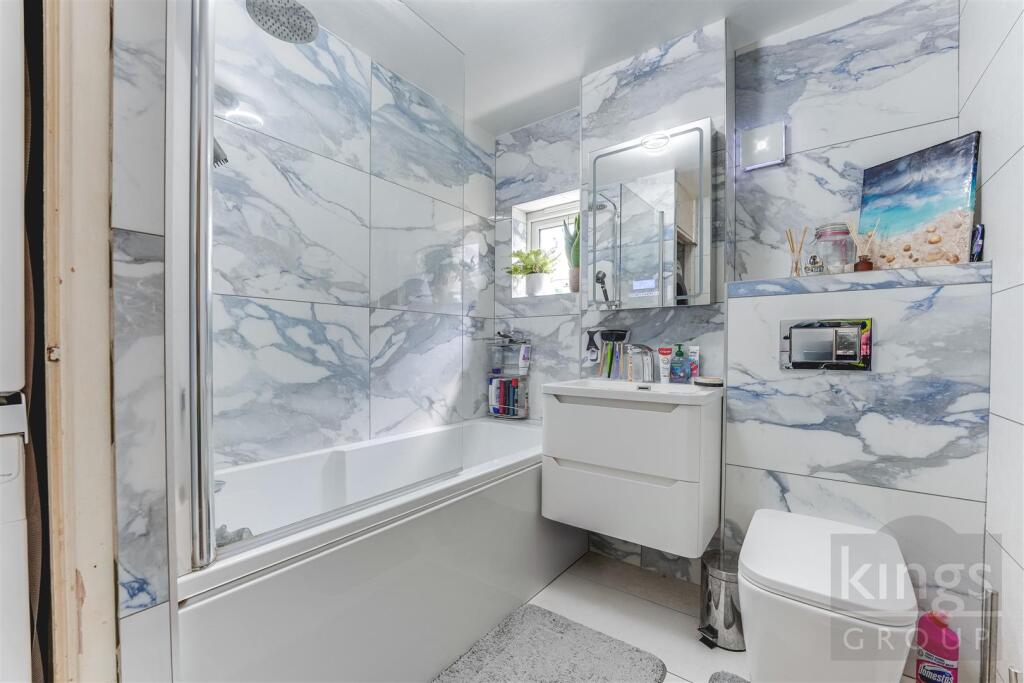 Family Bathroom jpg