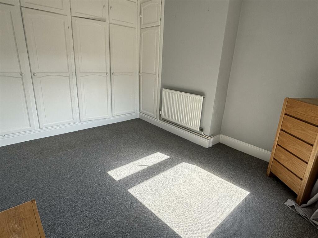 36OS-bedroom1.JPG