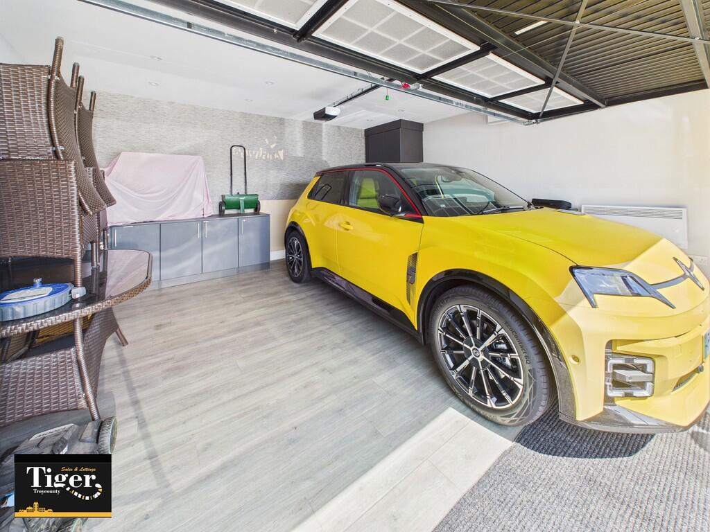 CAM02176G0-PR0661...