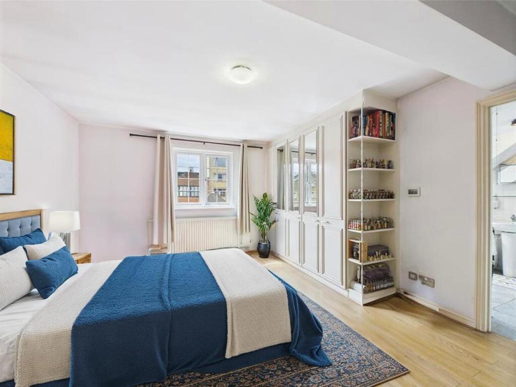 CAM02664G0-PR0102-STILL007 - Bedroom - Standard - 