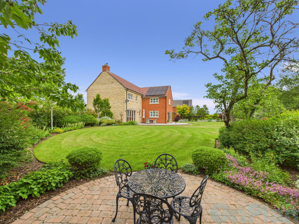 CAM04024G0-PR0028-STILL023