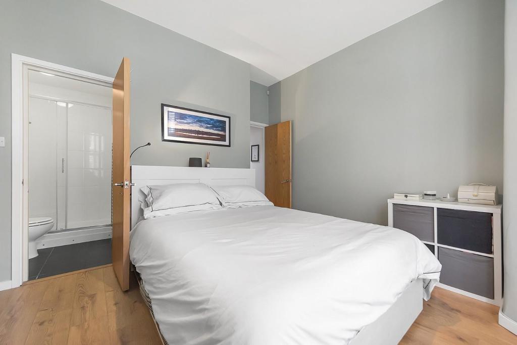 Bedroom (2).jpg