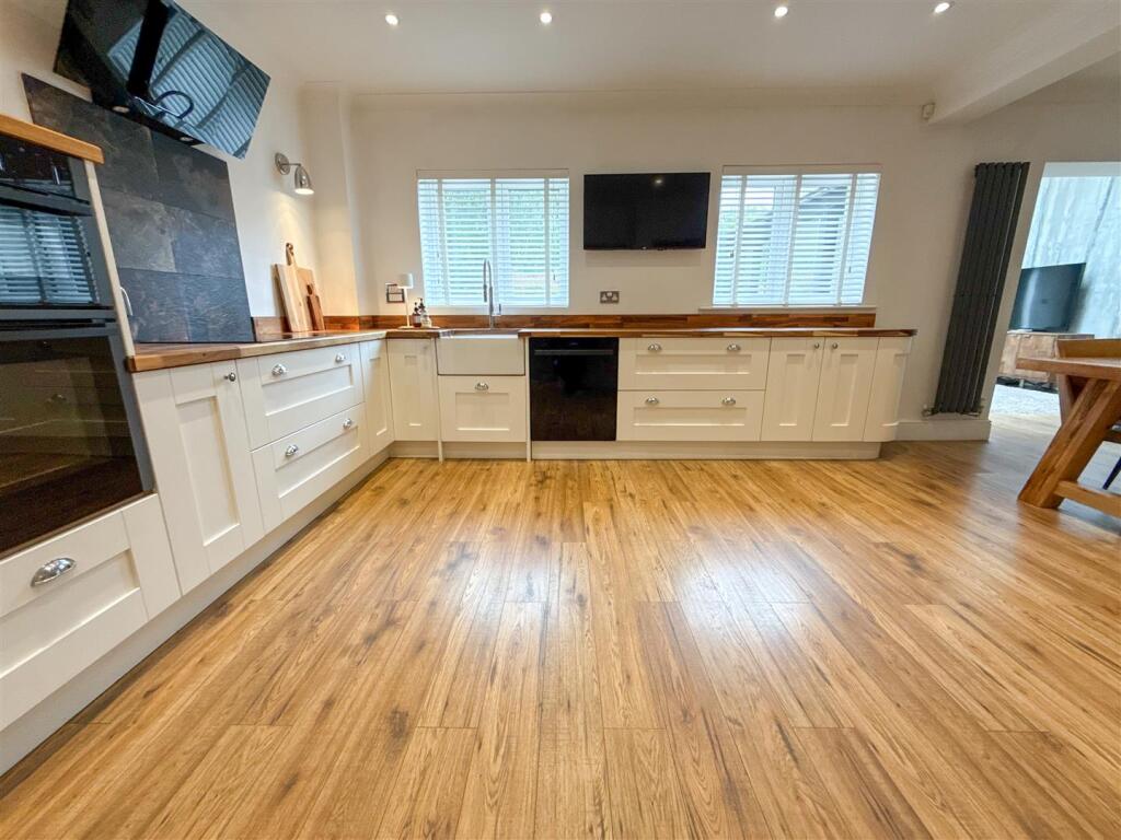 OPEN PLAN KITCHEN DINING ROOM