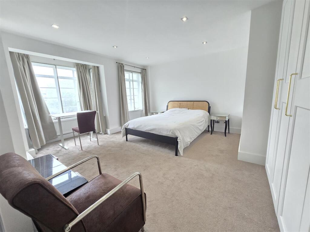 00 Bed1.jpg