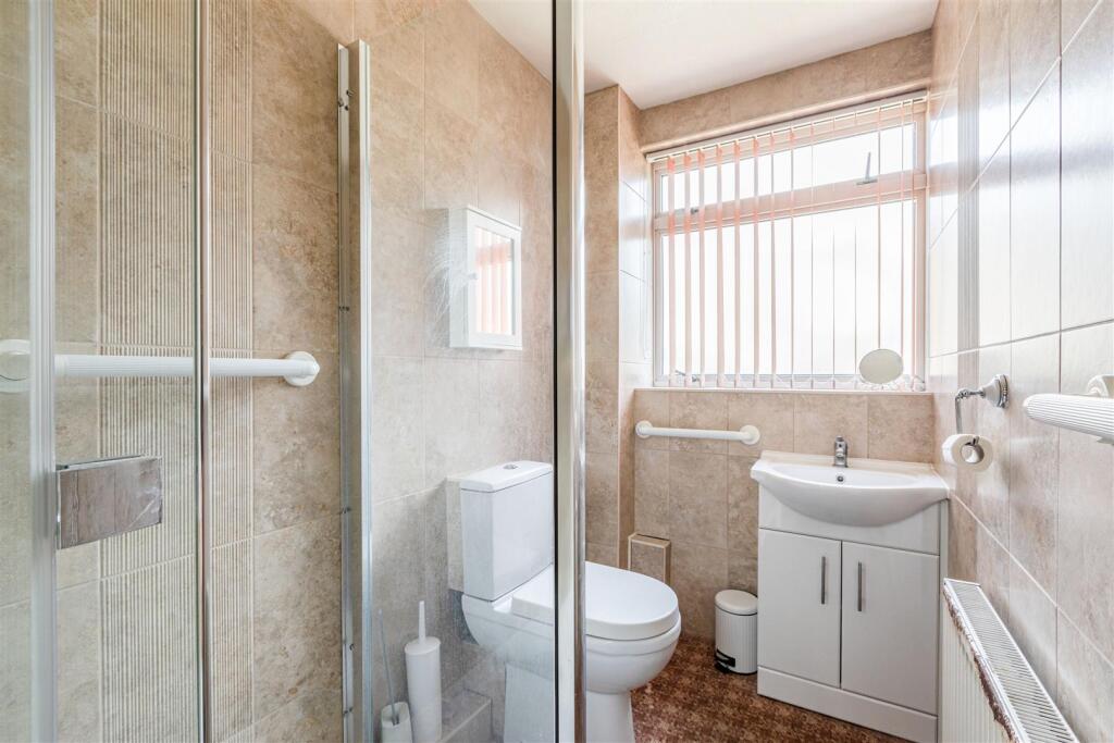 11 Old Orchard, KT14 7QX. - 11.jpg