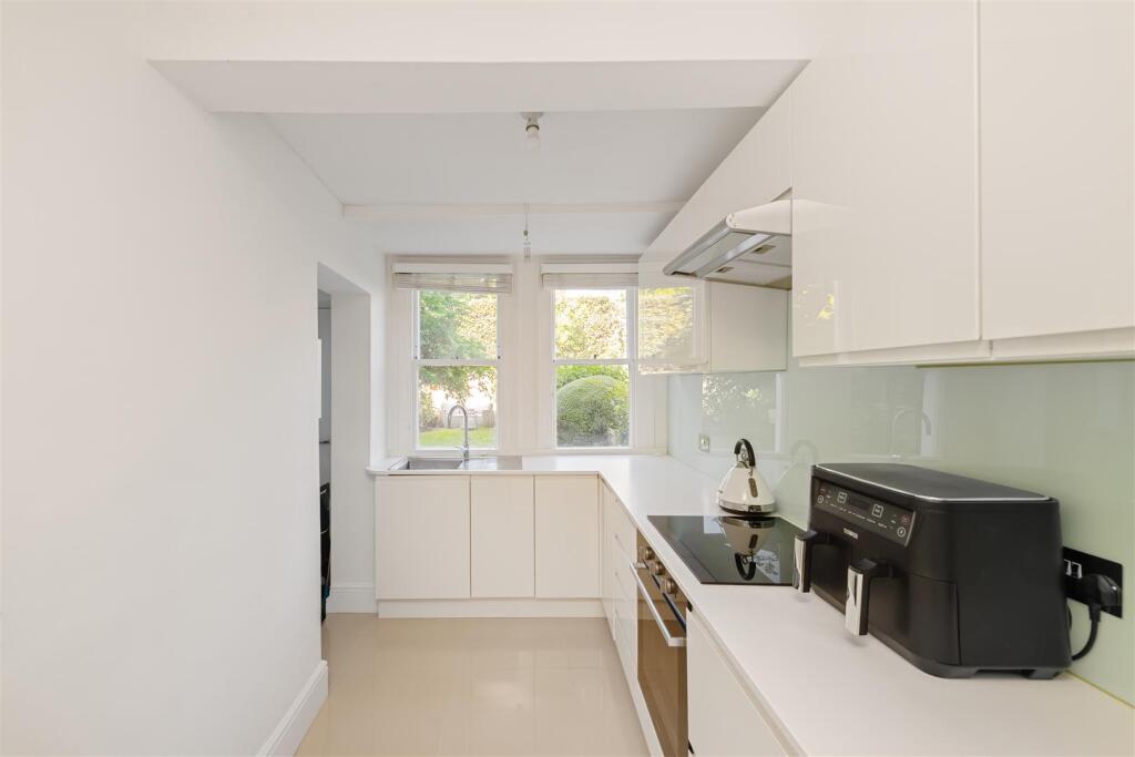 Flat 2, 10 Belsize Crescent Hi-12.jpg