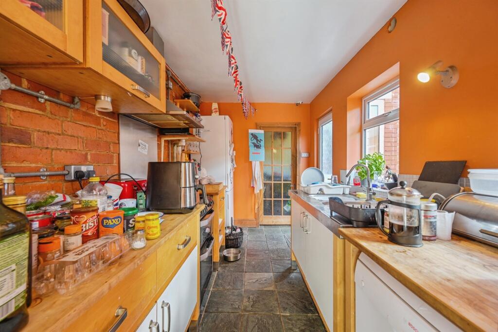 Kitchen: