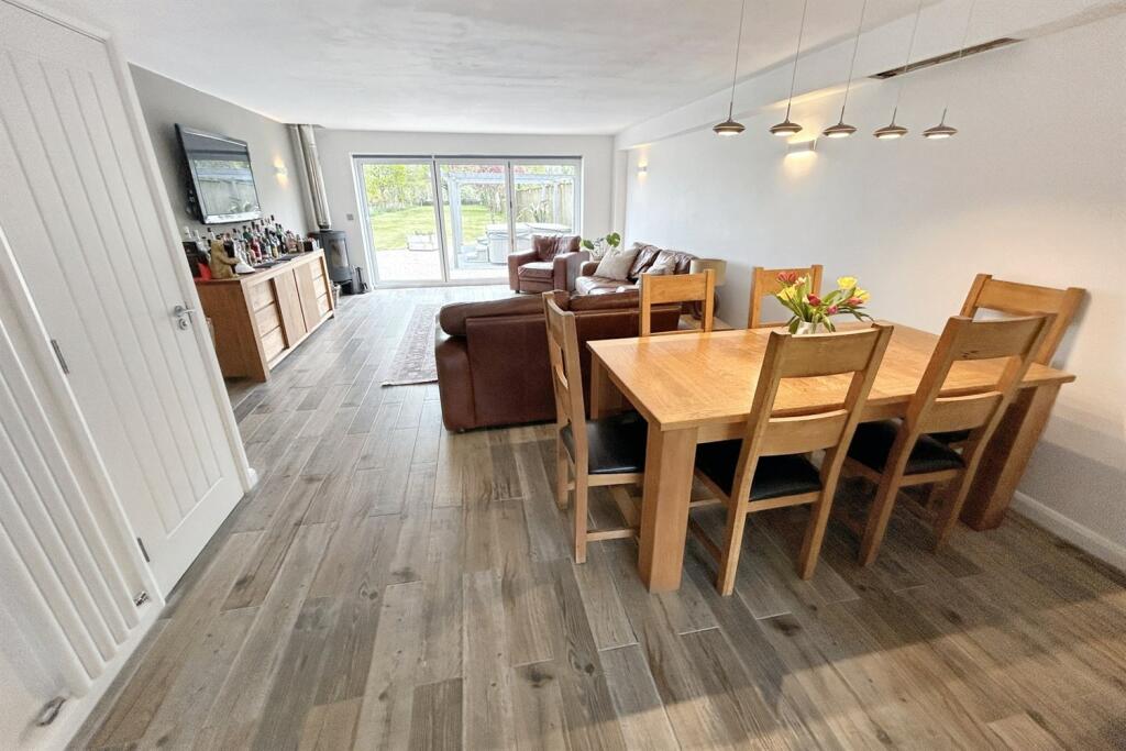 living/dining area