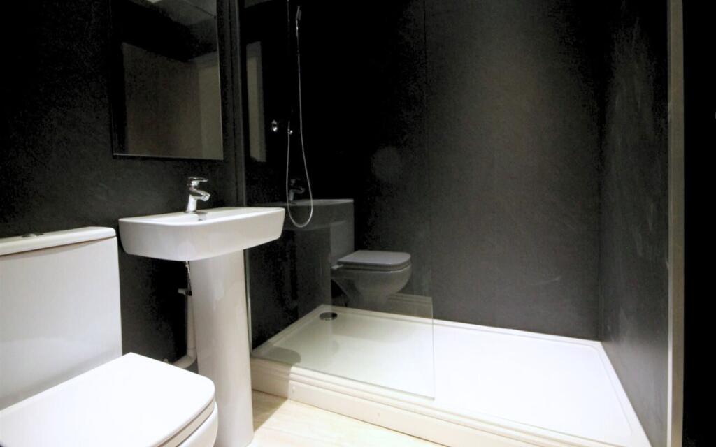 Falconar House Bathr