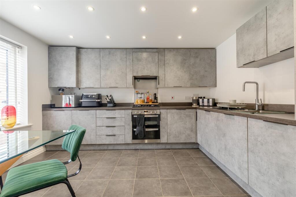 8658495-interior27.jpg