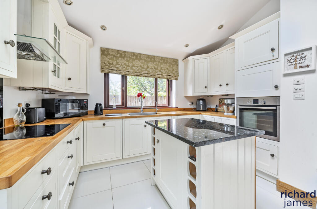 51995efd5d054cfa8c85de3142aaa714