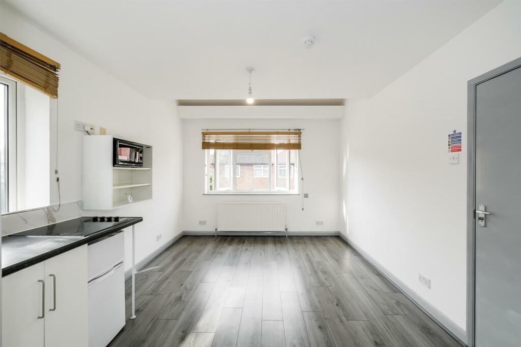 Studio 4, 84 Elphinstone Road-21_web.jpg
