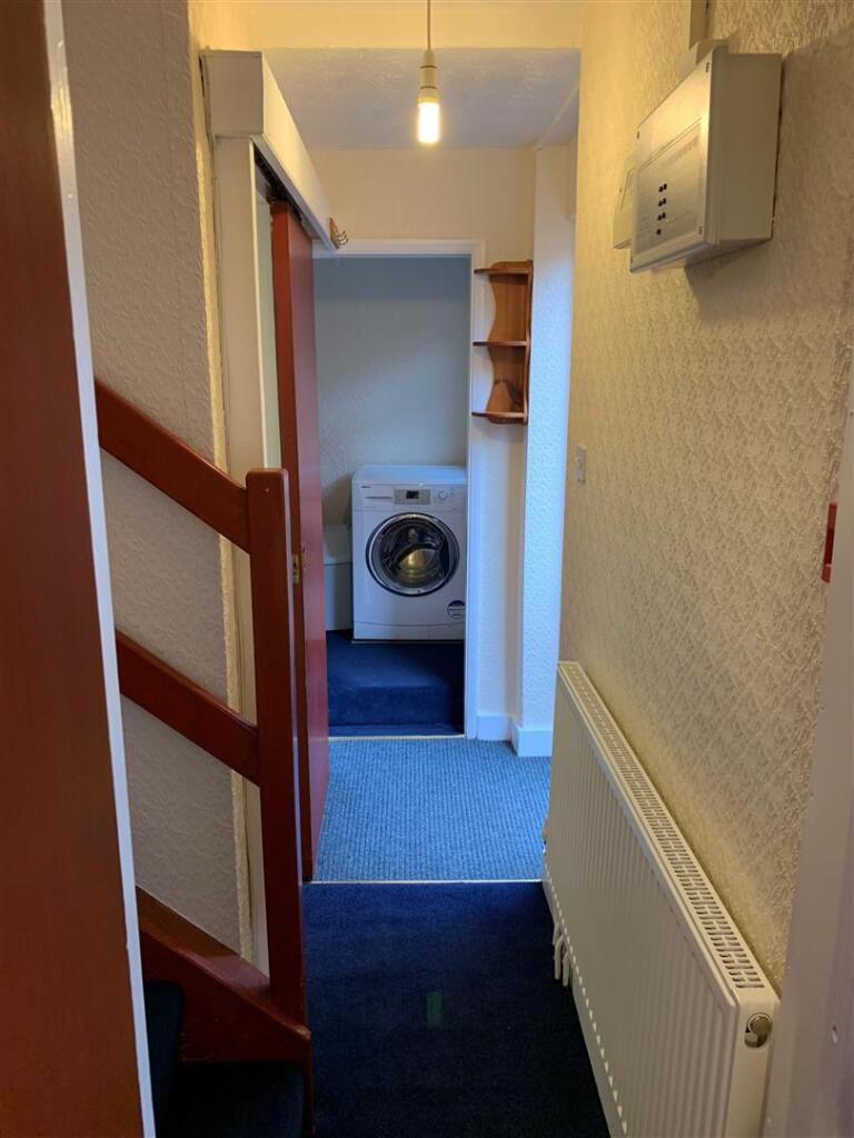 RF 44 Cowley Rd hallway.jpg