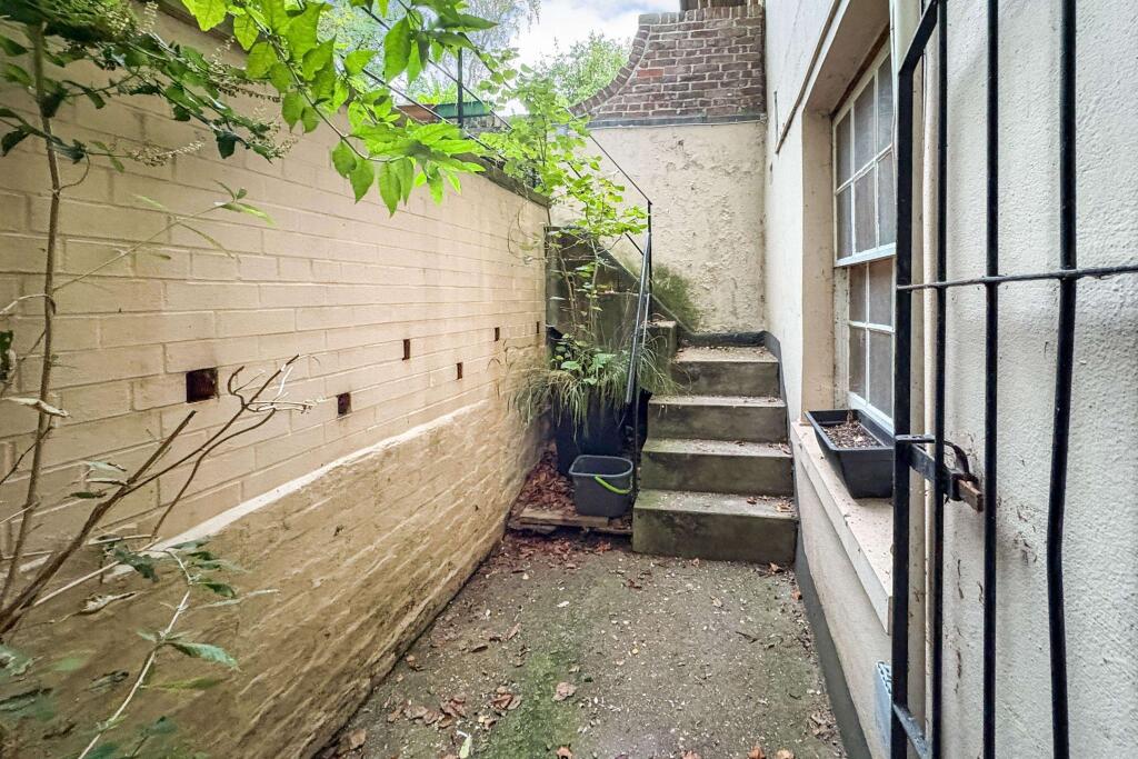 Flat A, 21 Ashley Road, Montpelier, Bristol, BS6 5NH