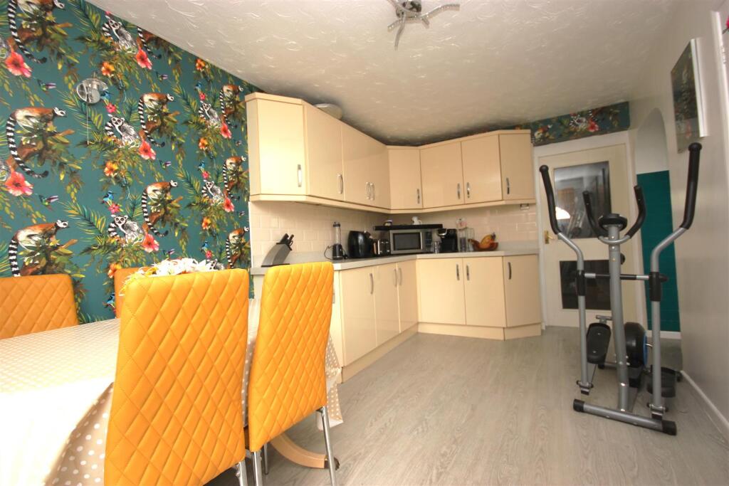 Kitchen 1.JPG