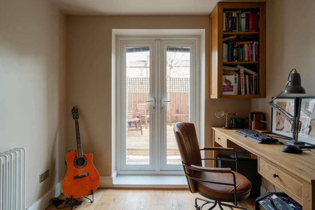 258437 - Lordship Lane, London SE22 - high res ...