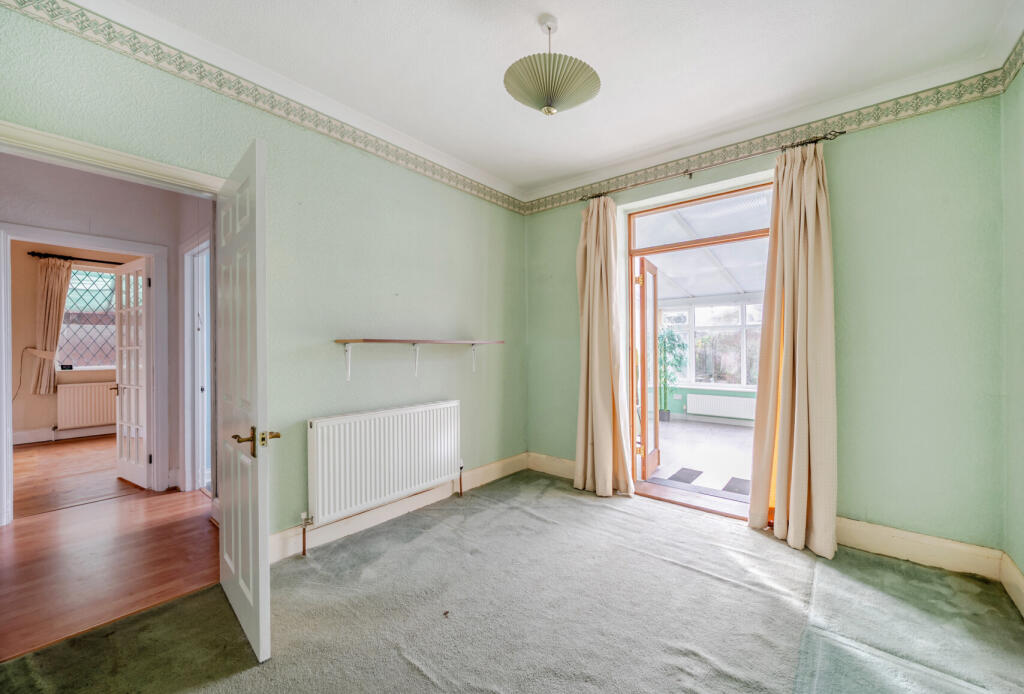 1384905-19-692457...