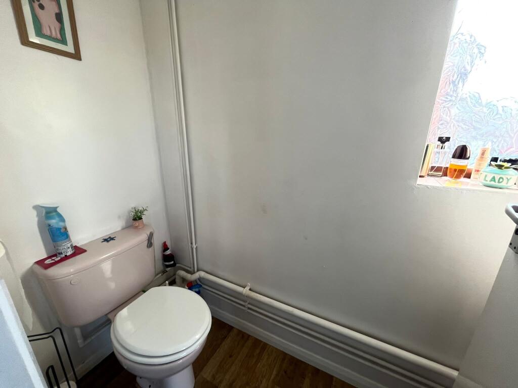 Cloakroom/wc