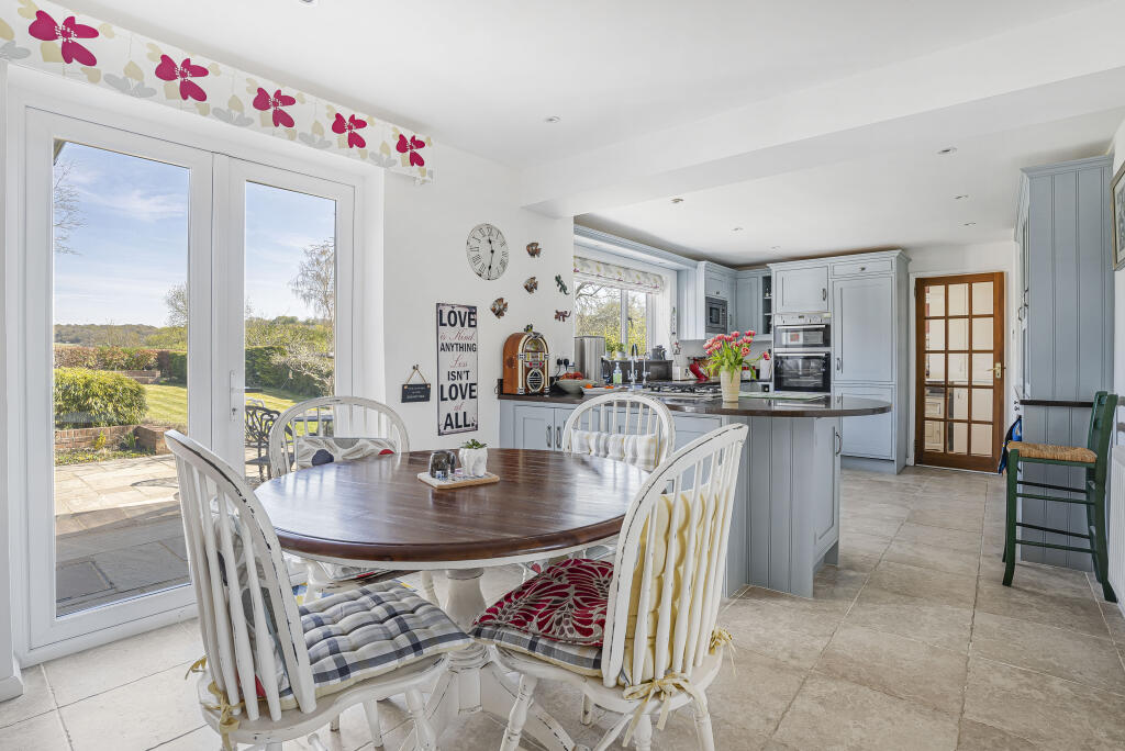Kitchen/Breakfast Room
