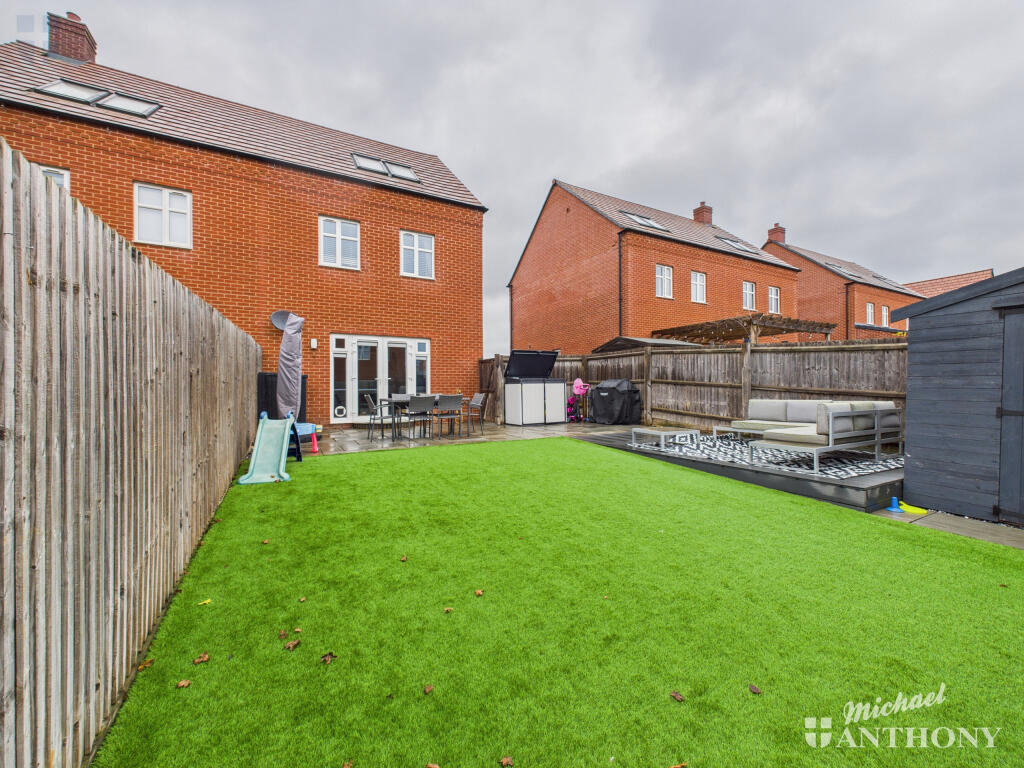 CAM03852G0-PR0479-STILL016