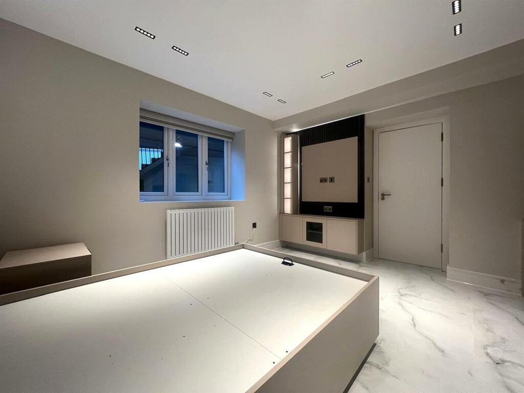 54353483 (4).jpg