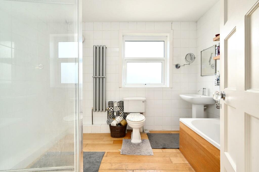 111 goldstone cres bn3 (14).jpg